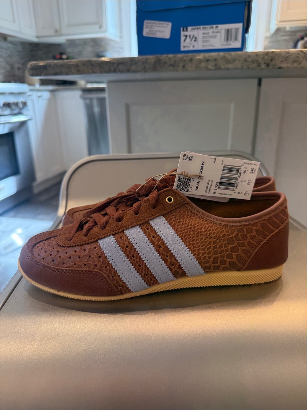 NIB adidas Japan Decon Women’s Brown Sneakers with Lt blue Stripes croc embossed